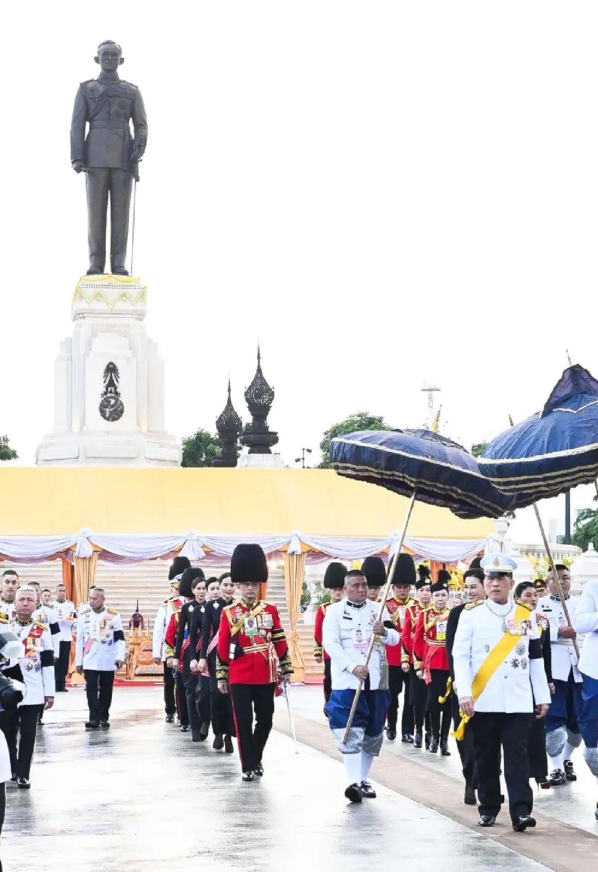 ในหลวง-พระราชินี ทรงปฏิบัติพระราชกรณียกิจ วันคล้ายวันพระบรมราชสมภพ รัชกาลที่ 9