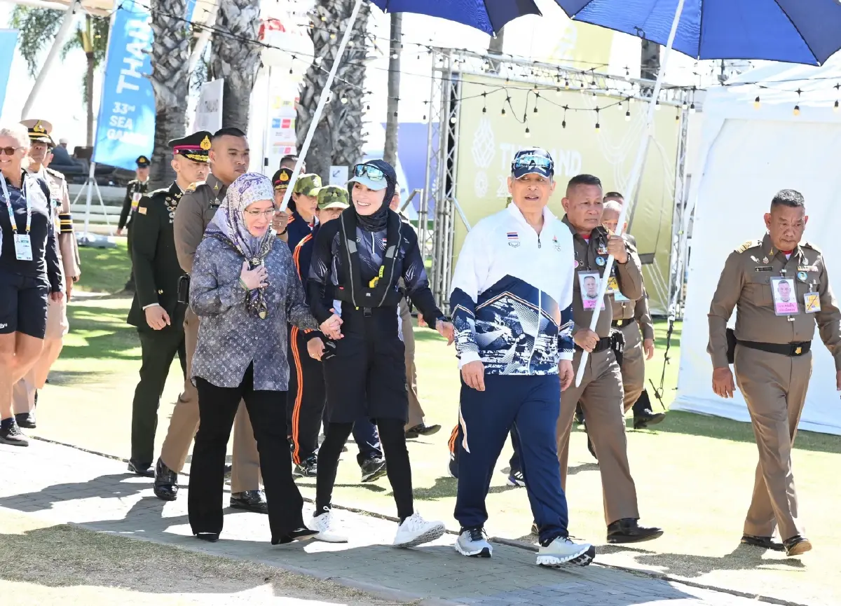 ในหลวง-ราชินี เสด็จฯชลบุรี ในการแข่งขันกีฬากีฬาเรือใบ ซีเกมส์