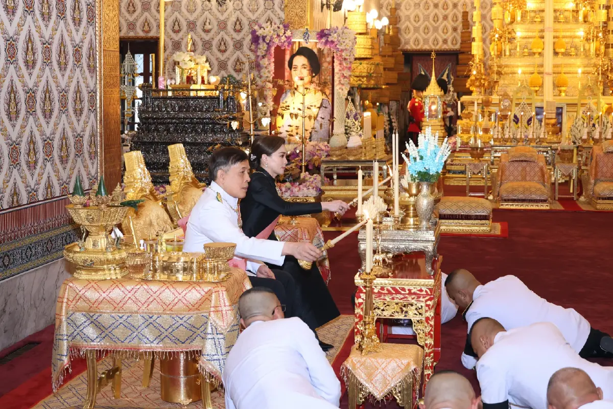 ในหลวง-พระราชินี เสด็จฯ ทรงบำเพ็ญพระราชกุศลปัญญาสมวาร ถวายพระบรมศพ พระพันปีหลวง