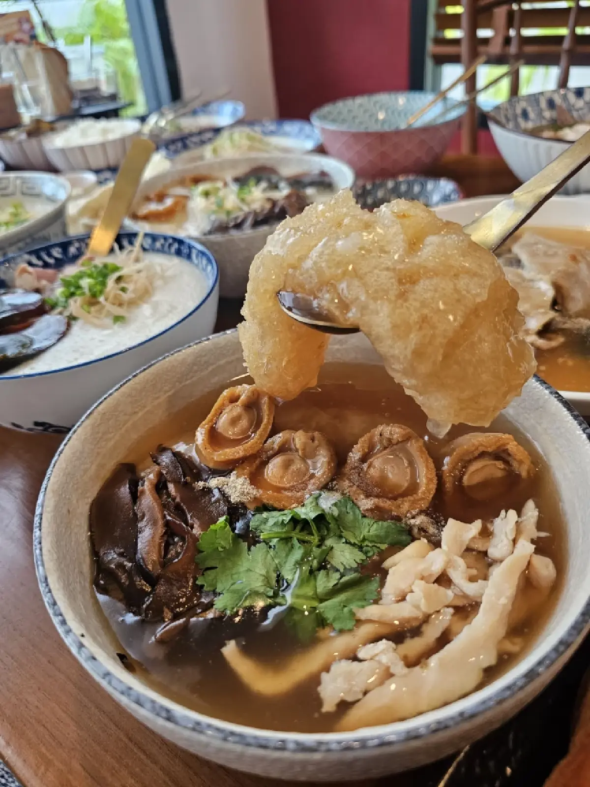 ‘โจ๊กจักรพรรดิ’ เหลาริมทาง ย่านบางนา-ลาซาล ไม่ได้มีดีแค่ 'โจ๊ก'