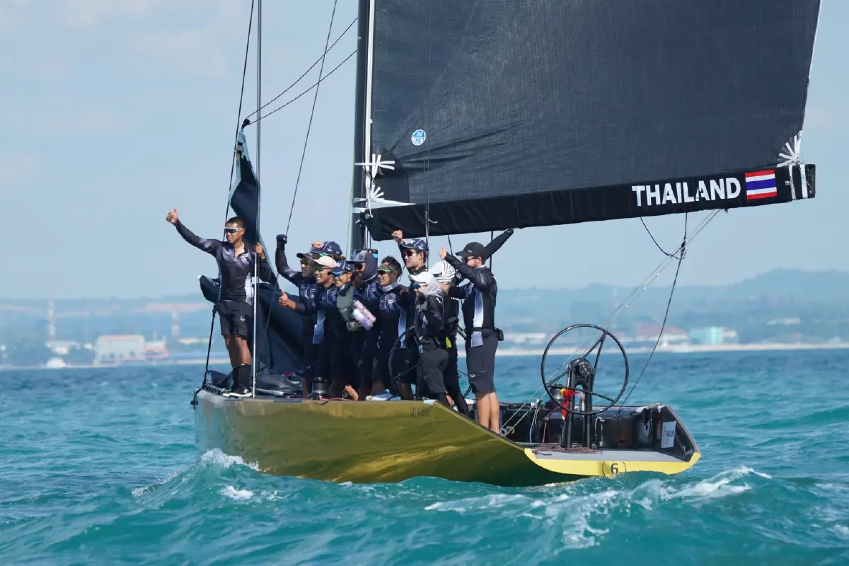 พระราชินี วางกลยุทธ์เฉียบ พาเรือใบไทยขึ้นที่ 1 ลุ้นชิงทองพรุ่งนี้