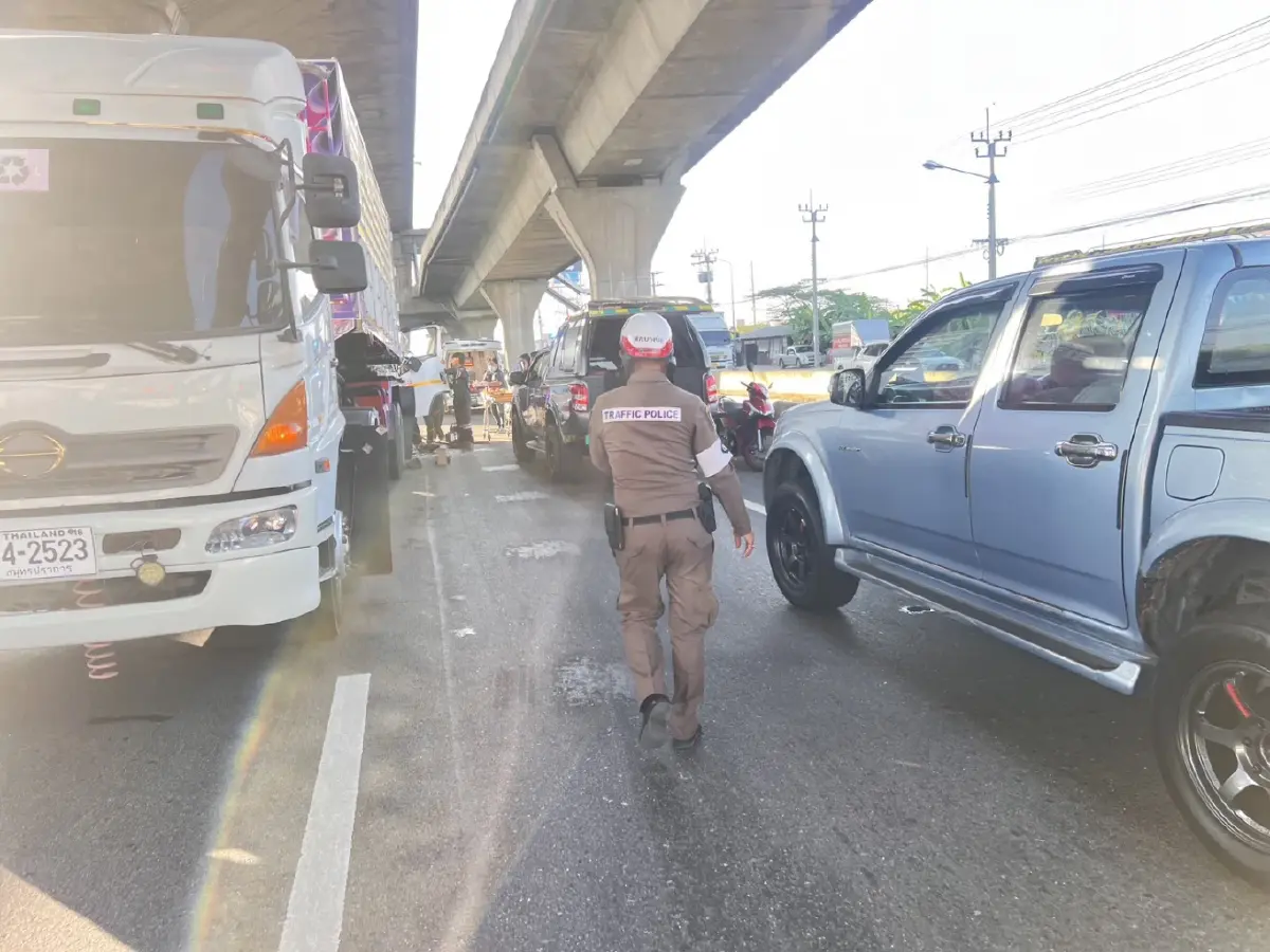 ด่วน! สะพานลอยถล่มทับรถ บางนา-ตราด กม.34 คนติดในรถ มีแก๊สรั่วด้วย