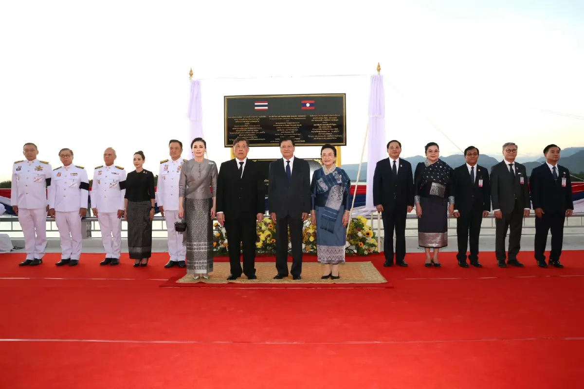 'ในหลวง-พระราชินี' เสด็จฯ เปิดสะพานมิตรภาพไทย-ลาว แห่งที่ 5 จังหวัดบึงกาฬ