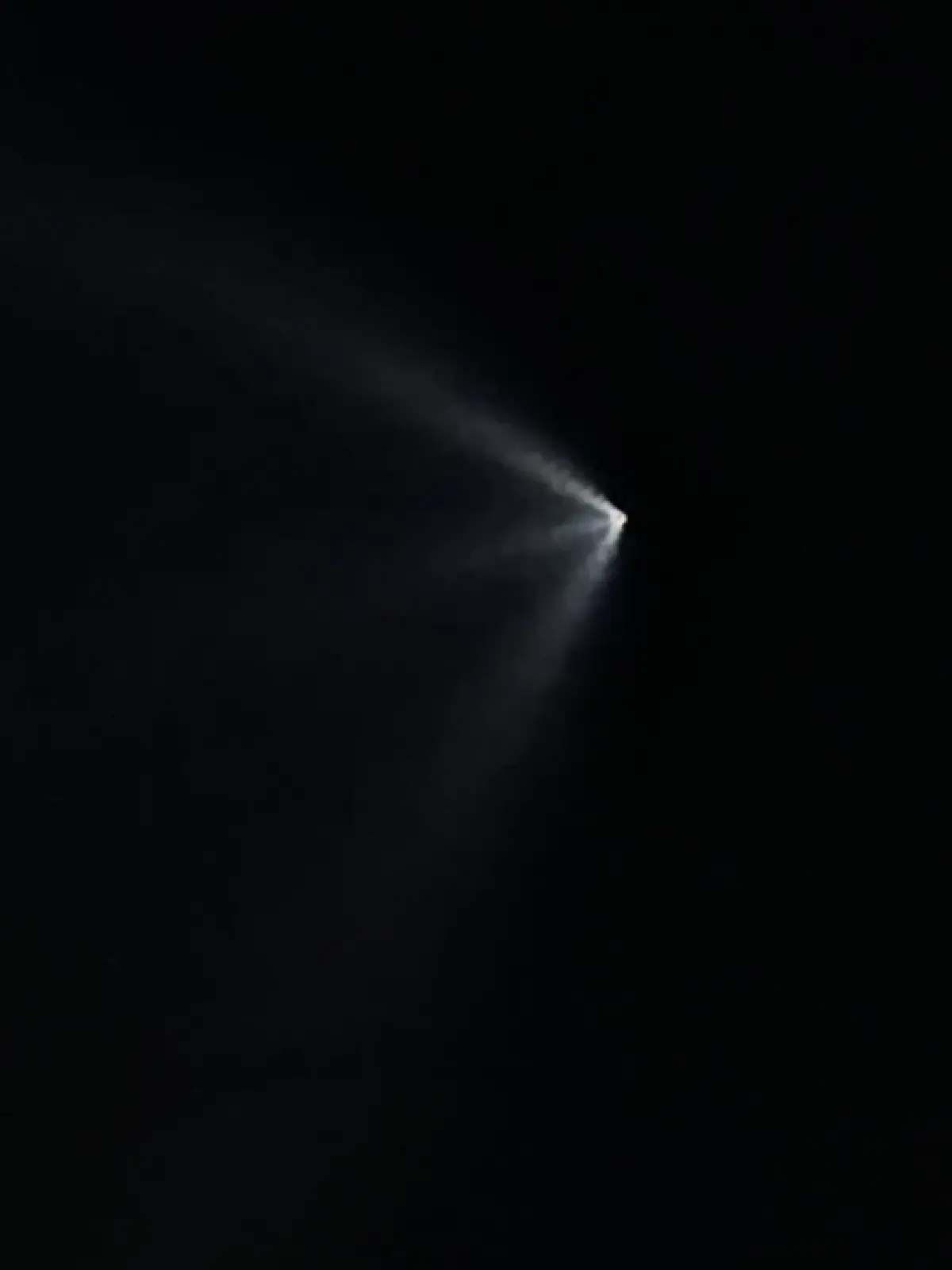 ไขปริศนา 'แสงรูปกรวย' จากไอพ่นจรวด Falcon 9 เหนือท้องฟ้าทั่วไทย