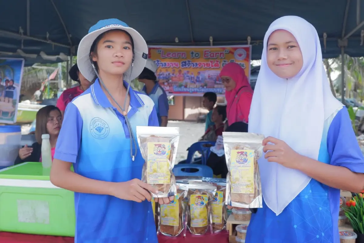 เปลี่ยนเอเลี่ยนตัวป่วน สู่เมนูอร่อย ข้าวตังปลาหย็อง ‘YOUNG ตัง’