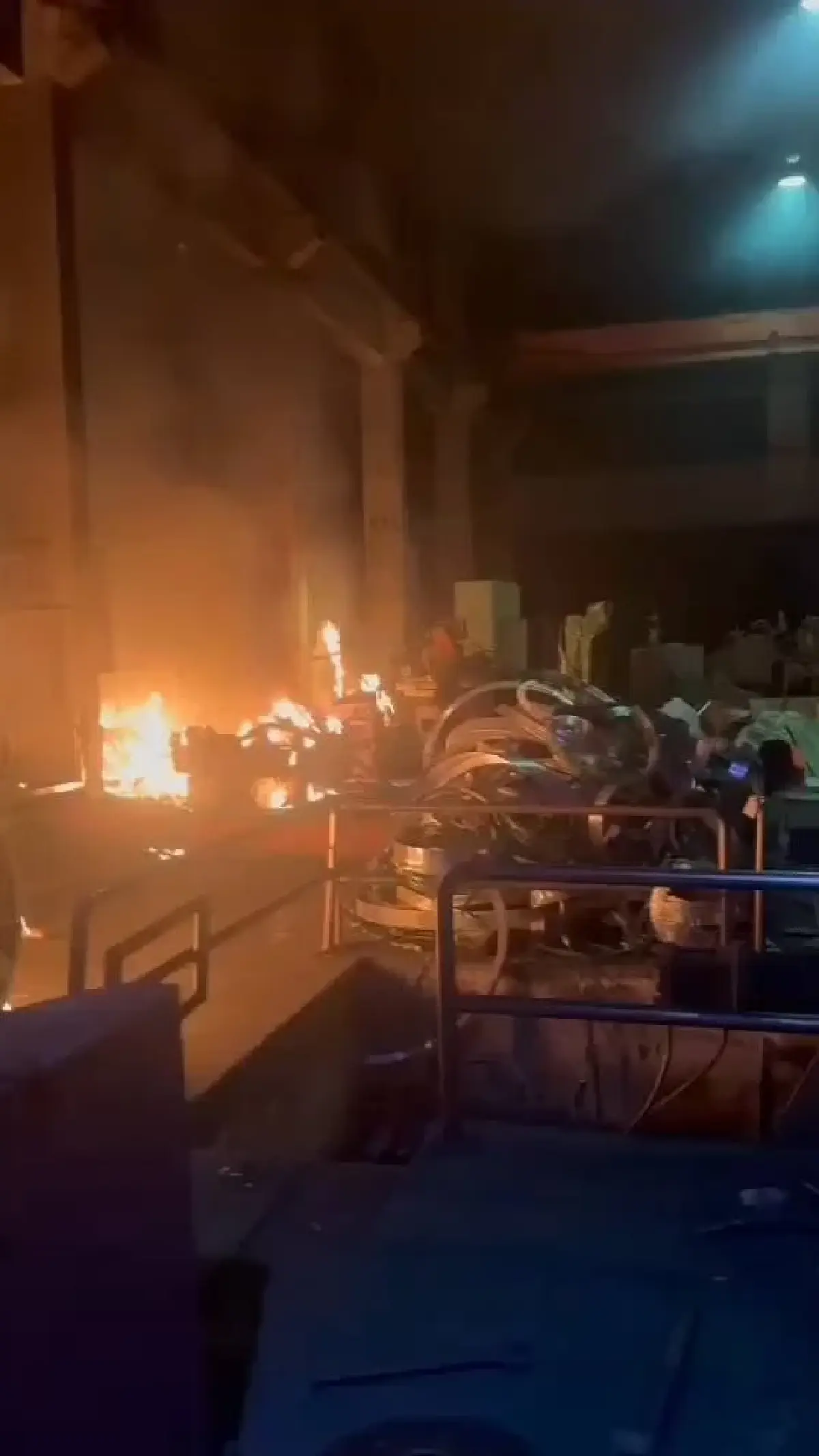 ไฟไหม้โรงงานท่อสแตนเลส สมุทรสาคร เพลิงโหมอย่างหนัก ต.บางน้ำจืด