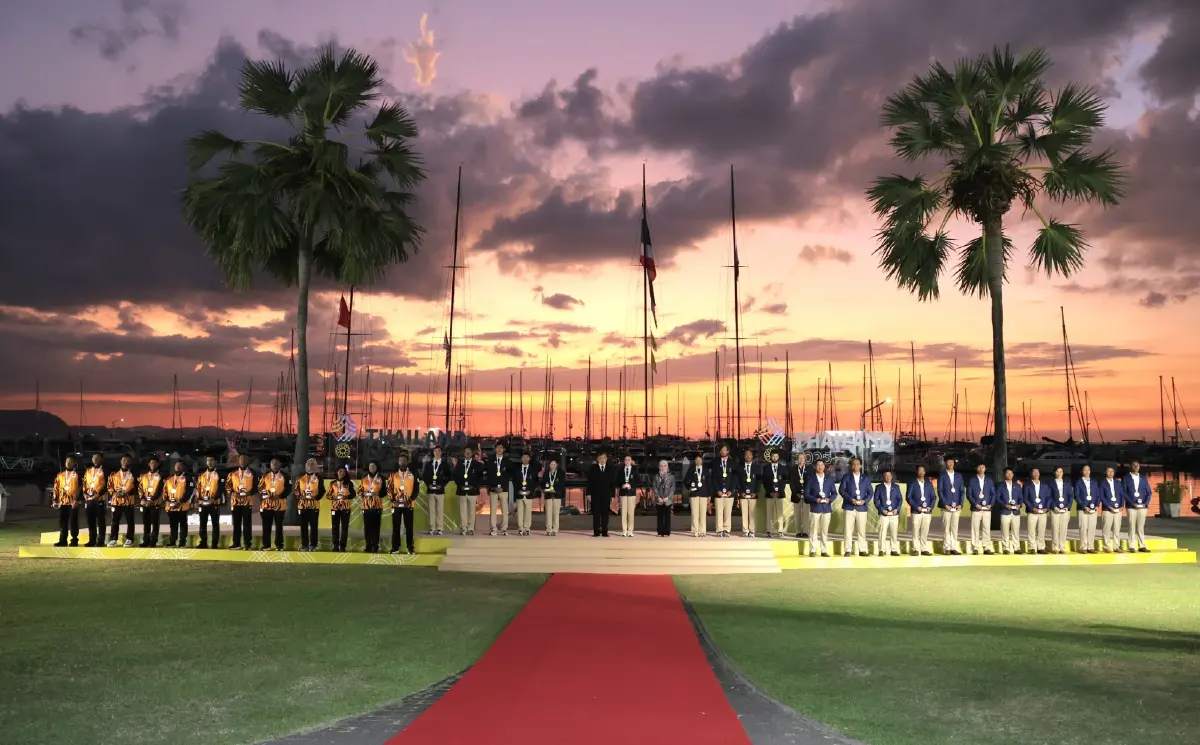 'ในหลวง' พระราชทานเหรียญทอง การแข่งขันกีฬาเรือใบ ซีเกมส์ ครั้งที่ 33 แด่ 'พระราชินี'