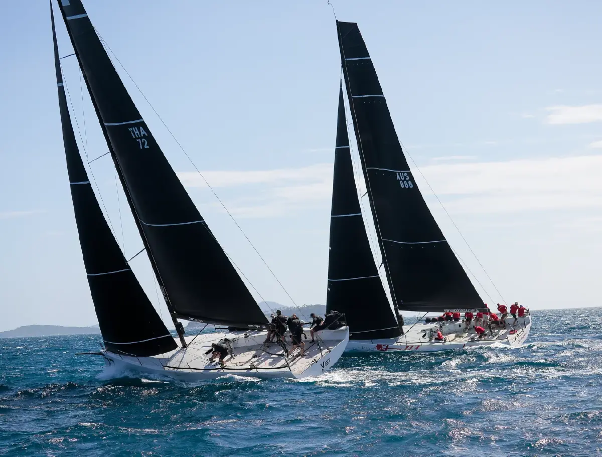 ในหลวง พระราชินี เสด็จฯ พระราชทานรางวัล 'ภูเก็ตคิงส์คัพรีกัตต้า'