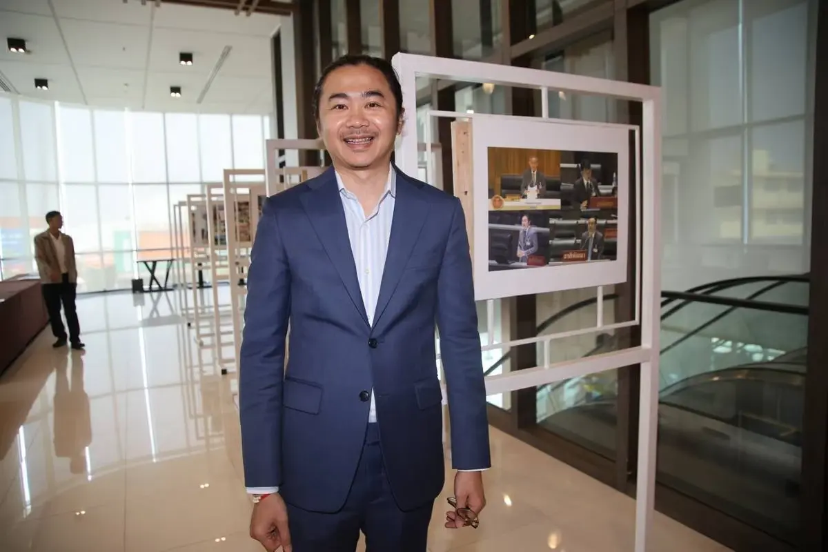 'สุวัจน์' เรียกถก 'กก.บห.' พรุ่งนี้ หารือแนวทางย้ายซบพรรคใหญ่