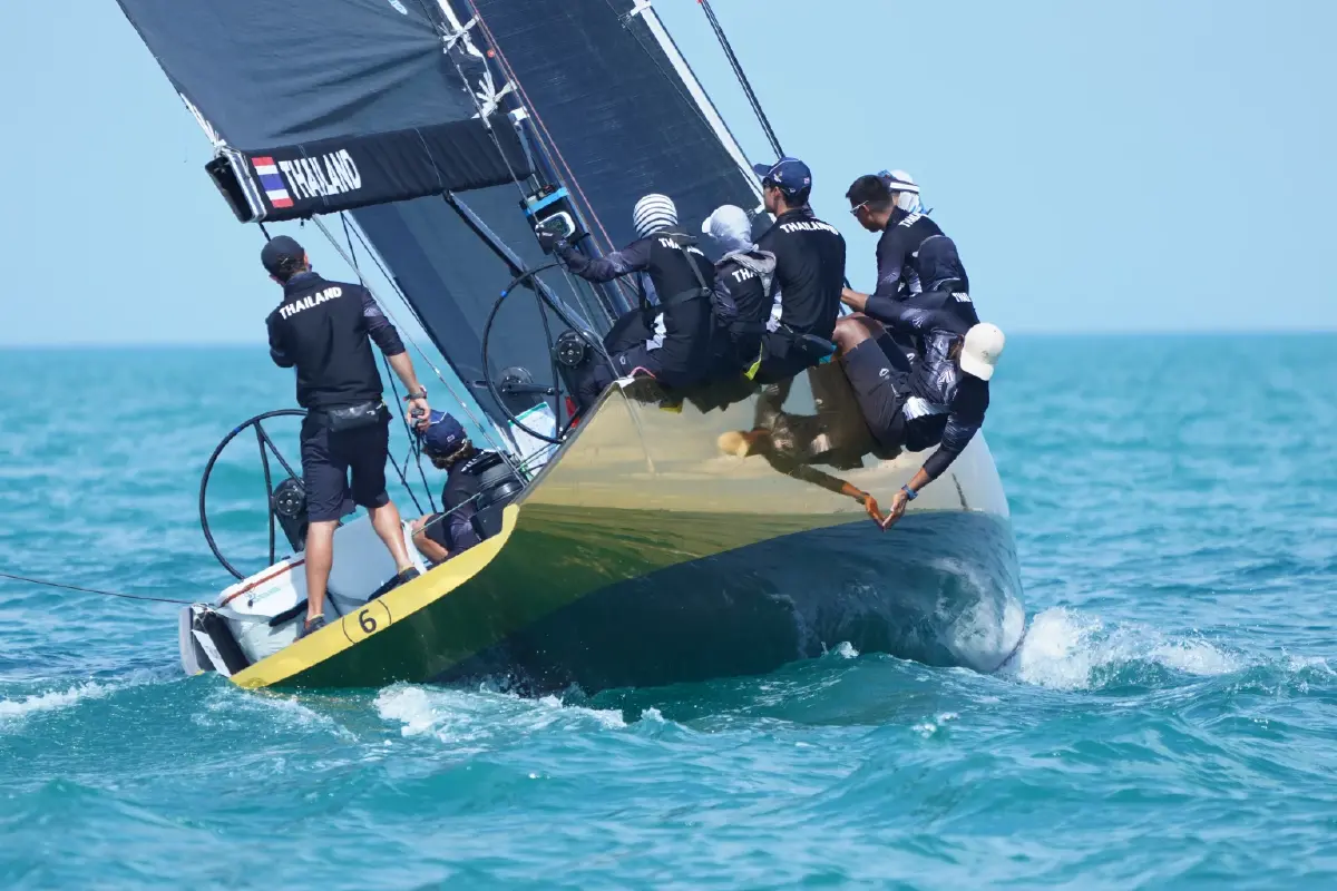 พระราชินี วางกลยุทธ์เฉียบ พาเรือใบไทยขึ้นที่ 1 ลุ้นชิงทองพรุ่งนี้