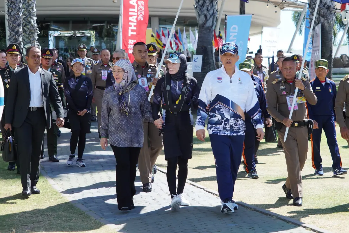 'พระราชินี' สร้างประวัติศาสตร์ ทรงนำทัพเรือใบไทย คว้าเหรียญทอง ซีเกมส์ ครั้งที่ 33