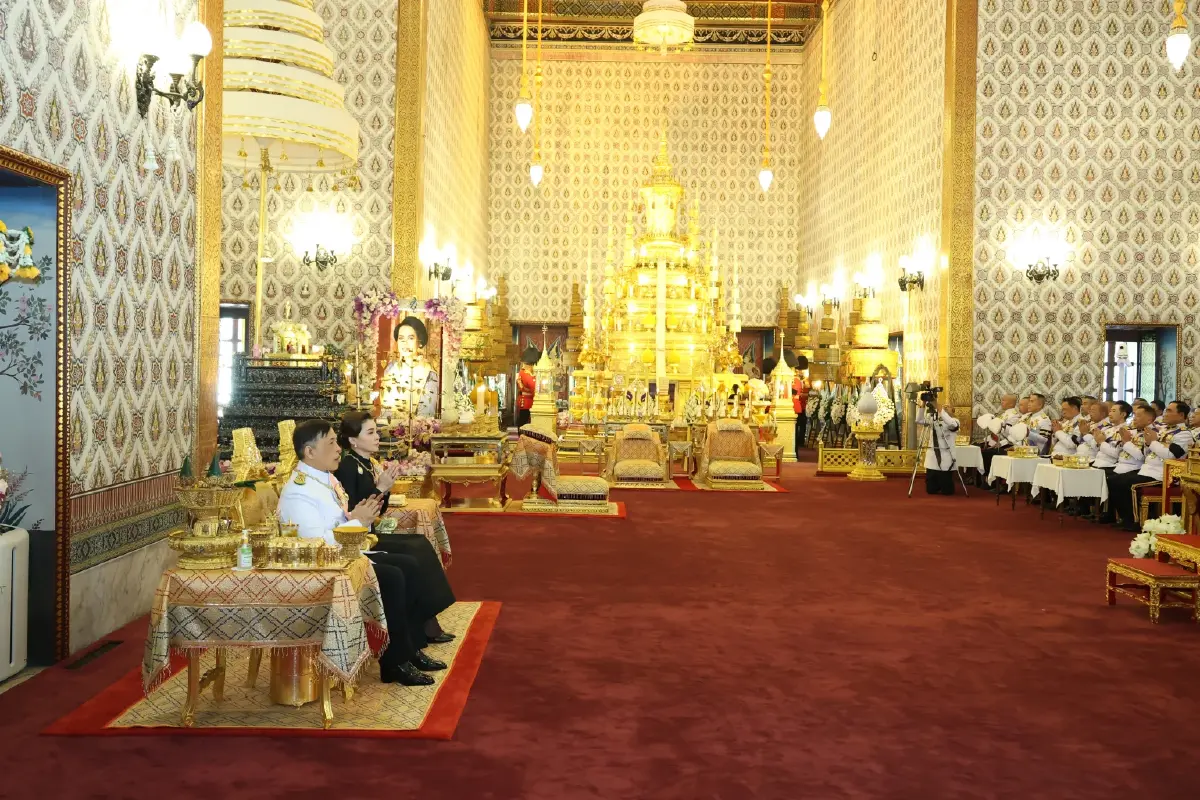 ในหลวง-พระราชินี เสด็จฯ ทรงบำเพ็ญพระราชกุศลปัญญาสมวาร 50 วัน ถวายพระบรมศพฯ