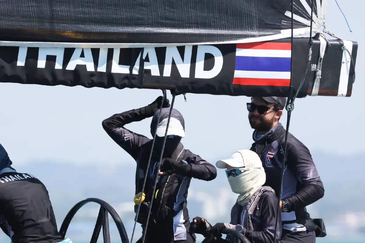 'พระราชินี' สร้างประวัติศาสตร์ ทรงนำทัพเรือใบไทย คว้าเหรียญทอง ซีเกมส์ ครั้งที่ 33