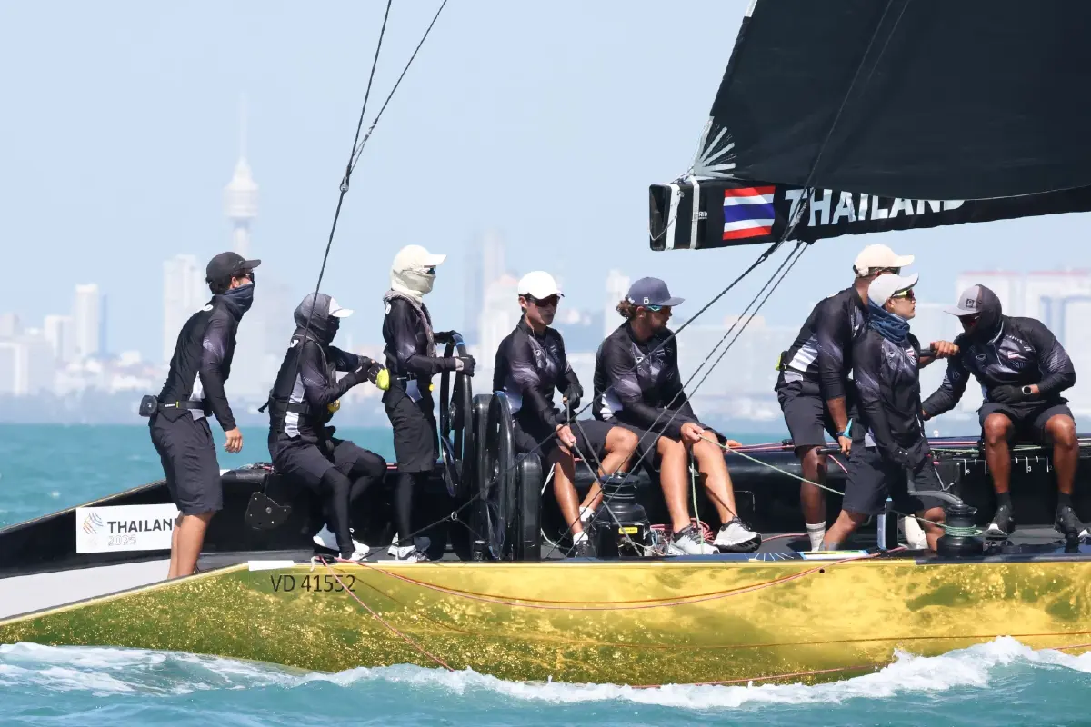 'พระราชินี' สร้างประวัติศาสตร์ ทรงนำทัพเรือใบไทย คว้าเหรียญทอง ซีเกมส์ ครั้งที่ 33