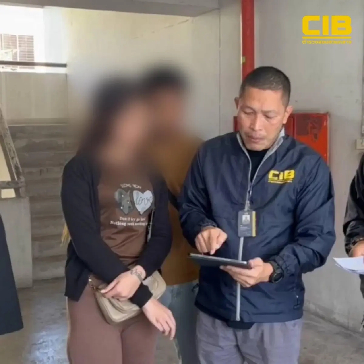 โดน 3 ล้าน หลอกลงทุนหุ้น บุกจับสาวบัญชีม้า แก๊งสแกมเมอร์ลาดกระบัง