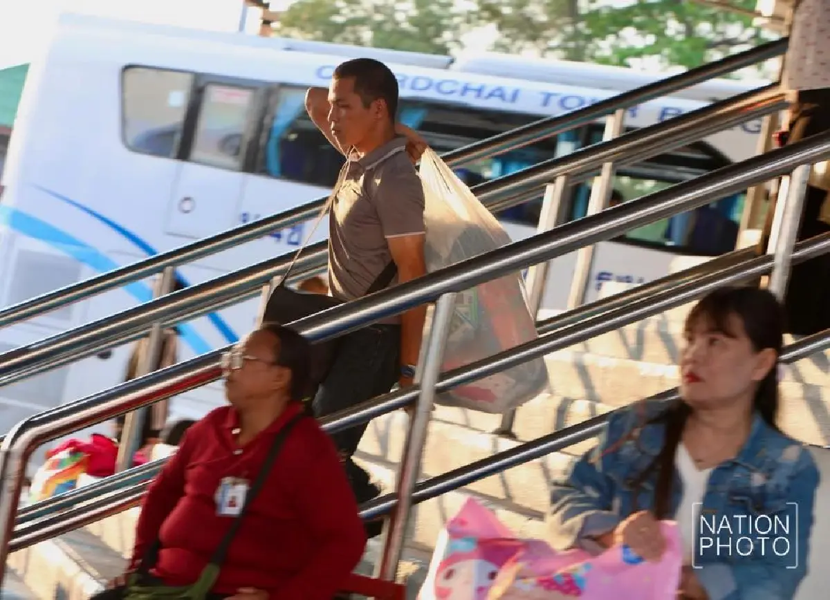 หมอชิต 2 คึกคัก แห่เดินทางกลับภูมิลำเนาฉลองปีใหม่ 2569 คาดวันนี้แตะ 1.8 แสนคน