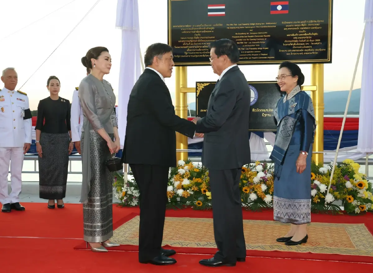 'ในหลวง-พระราชินี' เสด็จฯ เปิดสะพานมิตรภาพไทย-ลาว แห่งที่ 5 จังหวัดบึงกาฬ