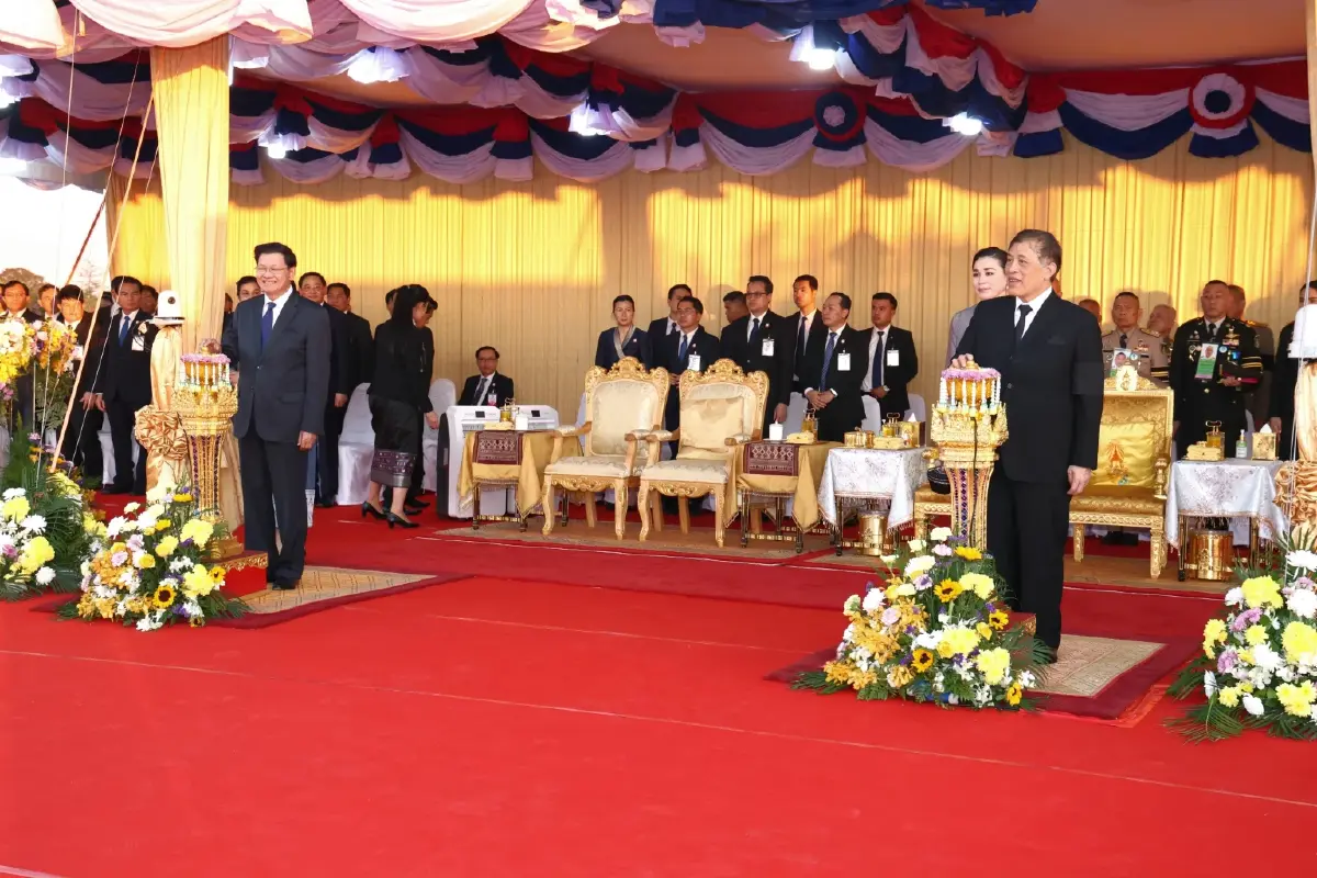 'ในหลวง-พระราชินี' เสด็จฯ เปิดสะพานมิตรภาพไทย-ลาว แห่งที่ 5 จังหวัดบึงกาฬ