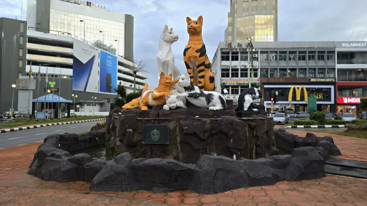 ชวนเที่ยว ‘กูชิง’ เมืองแมว สัมผัสวัฒนธรรมหลากหลายชนเผ่า ที่ ซาราวัก มาเลเซีย