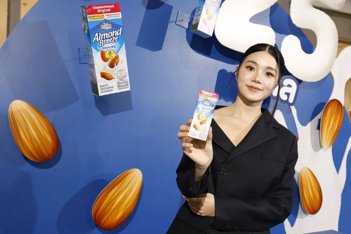 Almond Breeze® ดึง 'ญาญ่า' แบรนด์แอมบาสเดอร์ ดันแคมเปญ 25 kcal Light Up Your Day