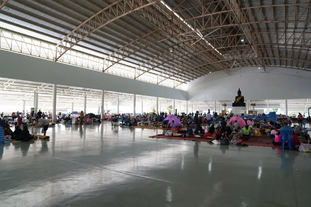 ตั้งโรงครัวพระราชทานที่เขาสมิง ช่วยผู้อพยพตราด แจกอาหารวันละ 3 มื้อ