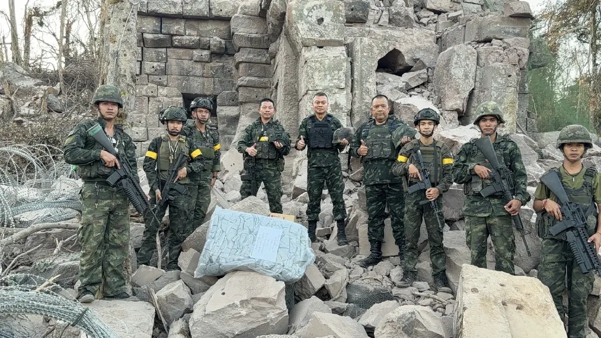 เทียบช็อตต่อช็อต 'กัมพูชา' ไม่เชื่อ ภาพ 'แม่ทัพกุ้ง' ยินดีไทยยึด ปราสาทตาควาย