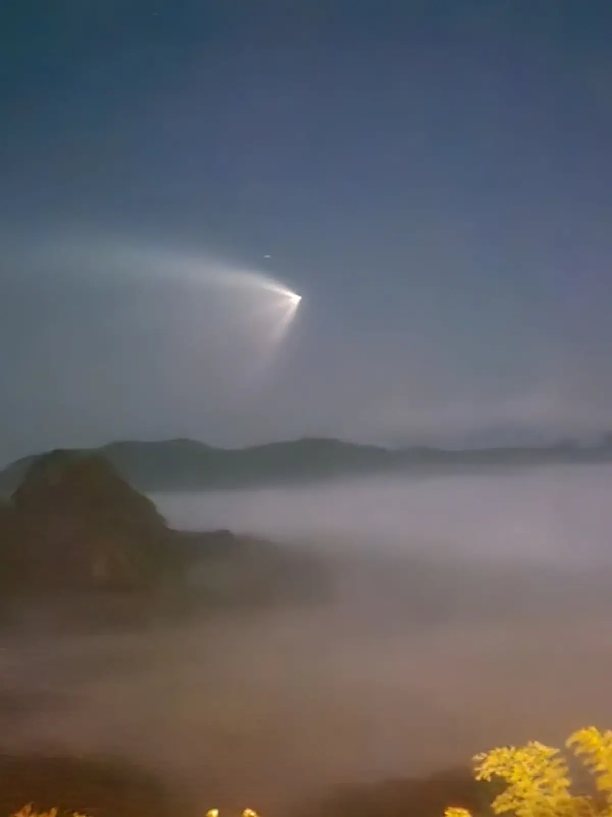 ไขปริศนา 'แสงรูปกรวย' จากไอพ่นจรวด Falcon 9 เหนือท้องฟ้าทั่วไทย