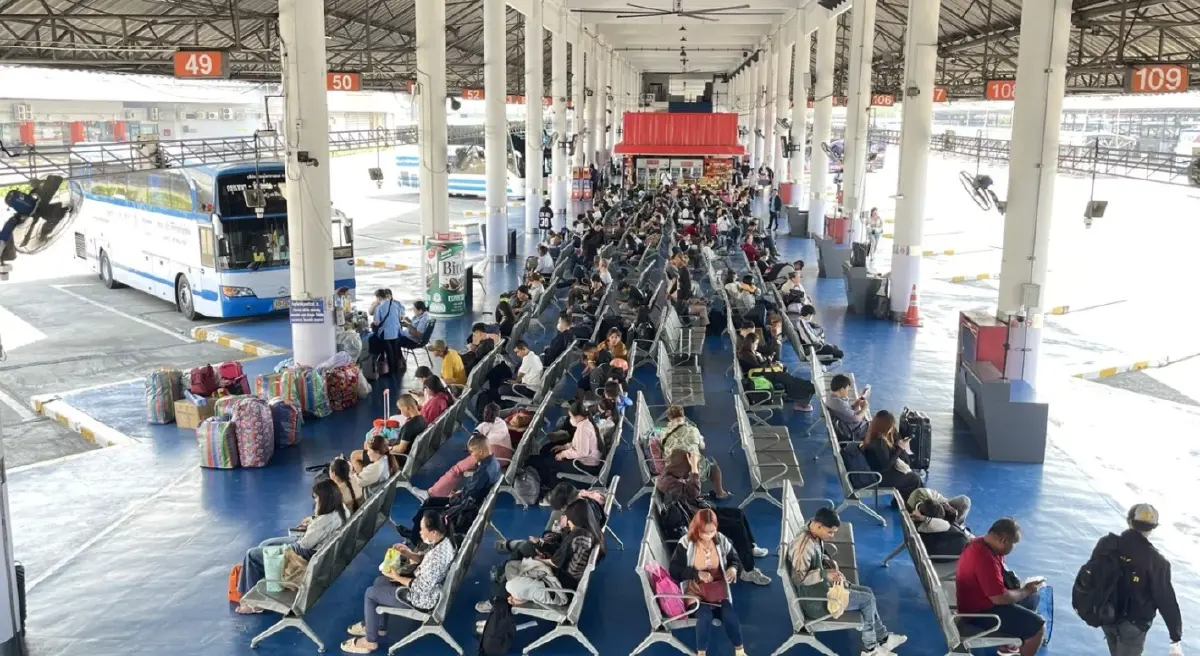 บขส. คาดวันนี้คนเดินทางทะลัก 1.5 แสน! มั่นใจไร้ผู้โดยสารตกค้าง