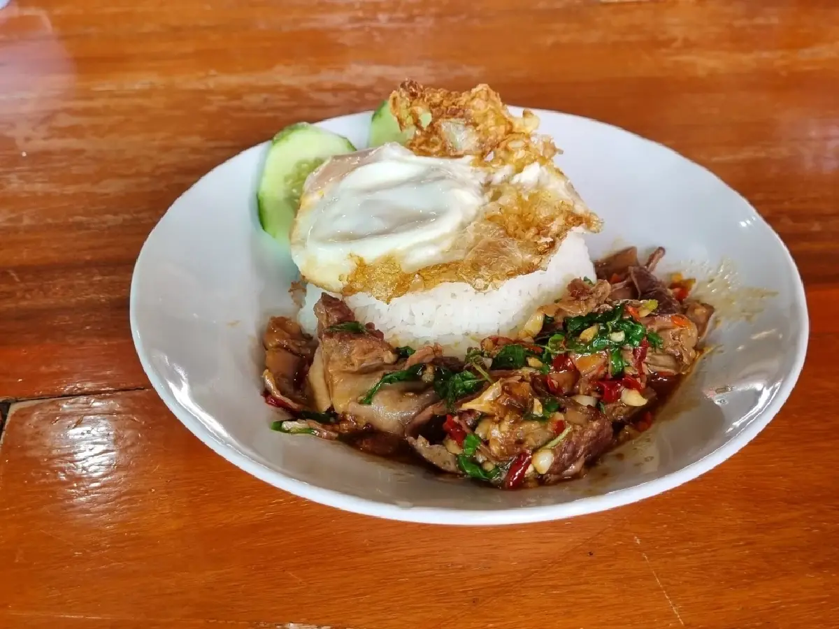 ไปกินเนื้อตุ๋นคาเฟ่ by โอเล่ มือกีตาร์วง ETC ที่ อ.แม่จัน