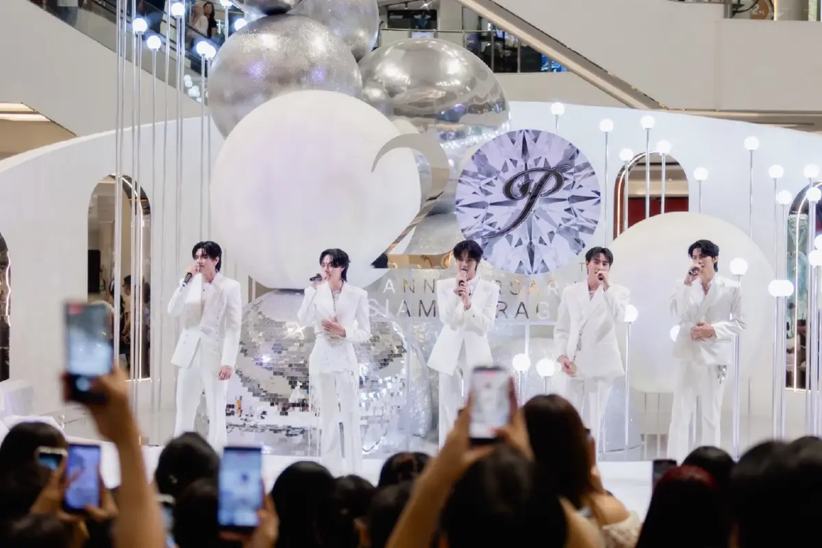 เคานต์ดาวน์ต้อนรับปีใหม่ใจกลางกรุงเทพฯ คนคึกคักล้นสยามพารากอน