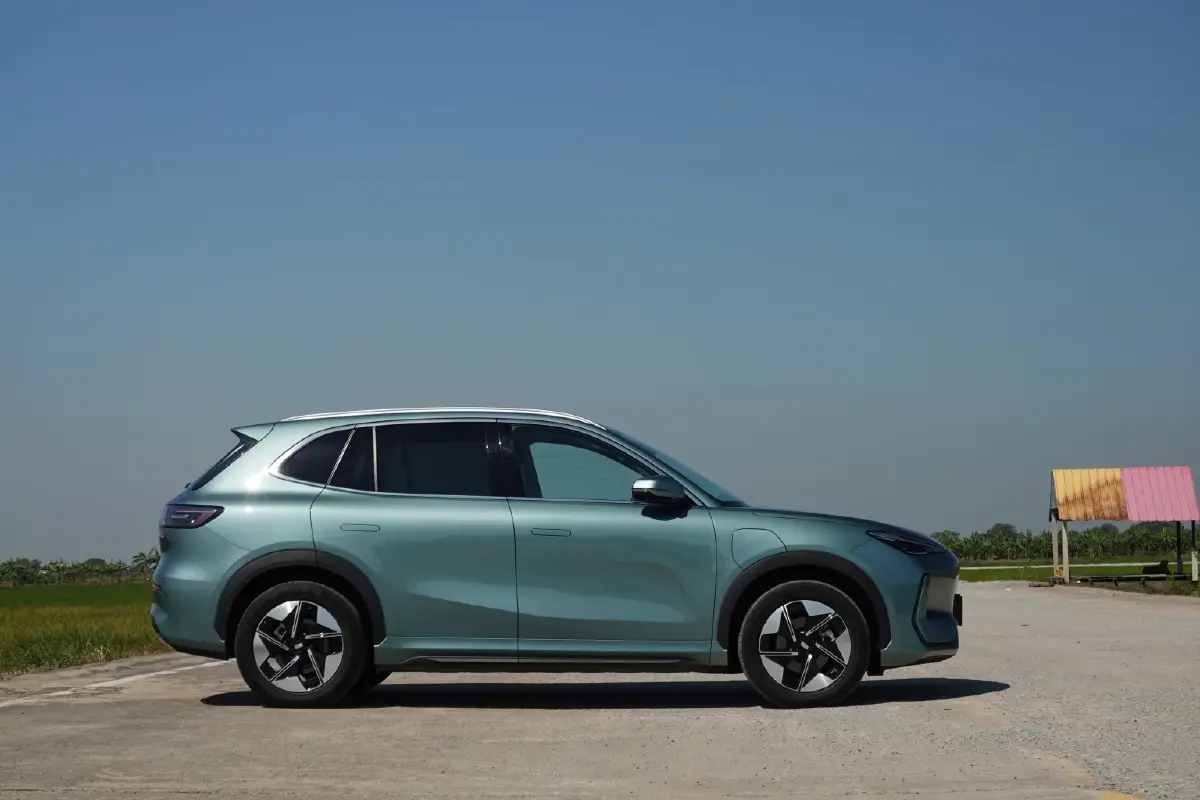 ‘จีลี อีเอ็กซ์ 5’ นั่งสบาย  ทางตรง ทางโค้งนิ่ง คลื่น ลอน เด้งเล็กน้อย