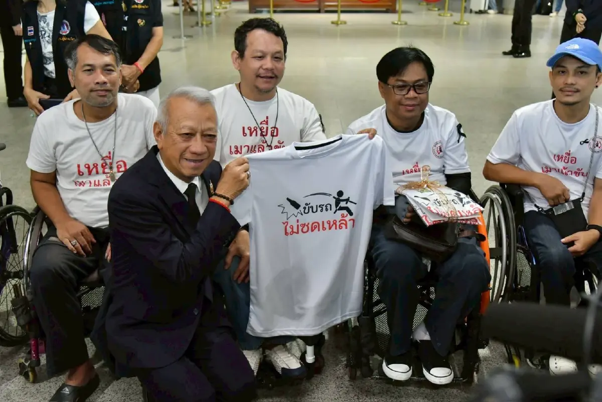 'พิพัฒน์' ย้ำเดินทางปีใหม่ปลอดภัย ลดการสูญเสียไม่น้อยกว่า 5%