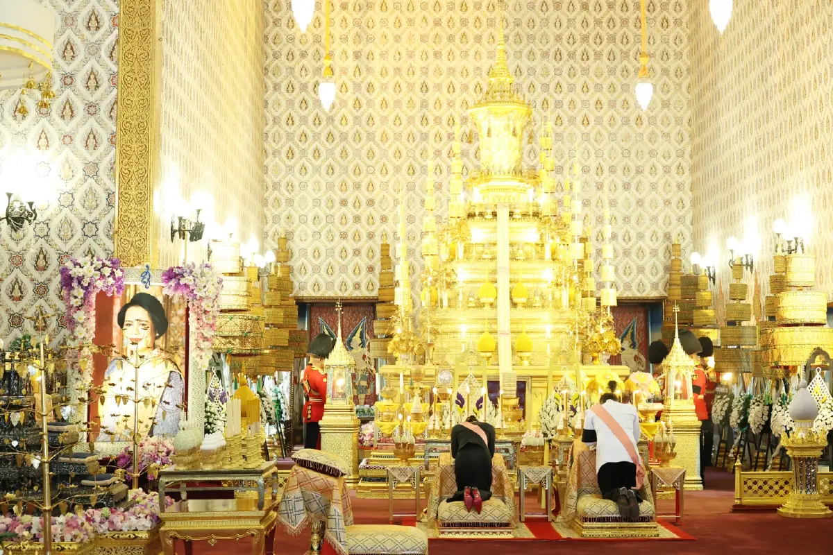 ในหลวง-พระราชินี เสด็จฯ ทรงบำเพ็ญพระราชกุศลปัญญาสมวาร 50 วัน ถวายพระบรมศพฯ