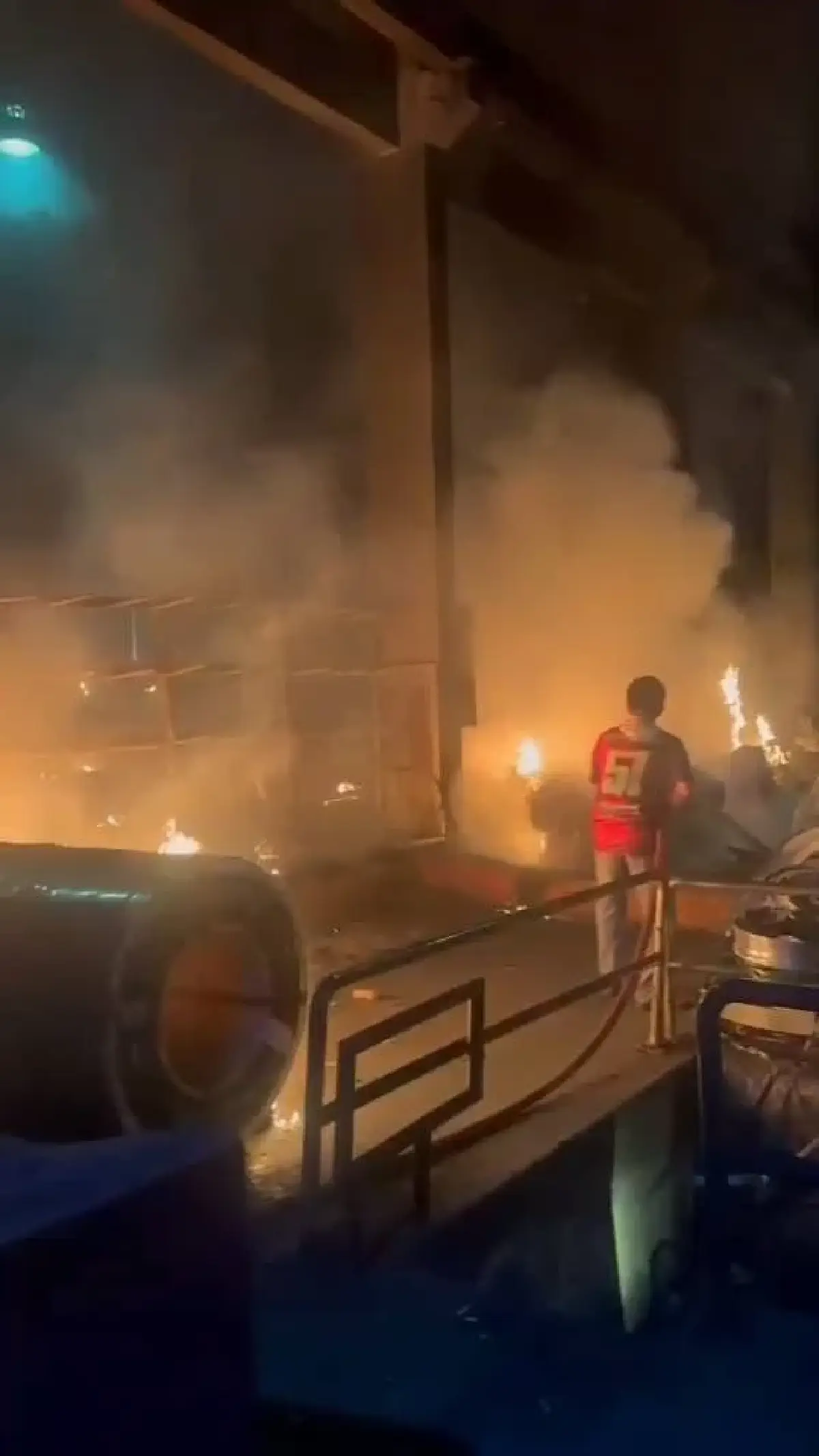 ไฟไหม้โรงงานท่อสแตนเลส สมุทรสาคร เพลิงโหมอย่างหนัก ต.บางน้ำจืด