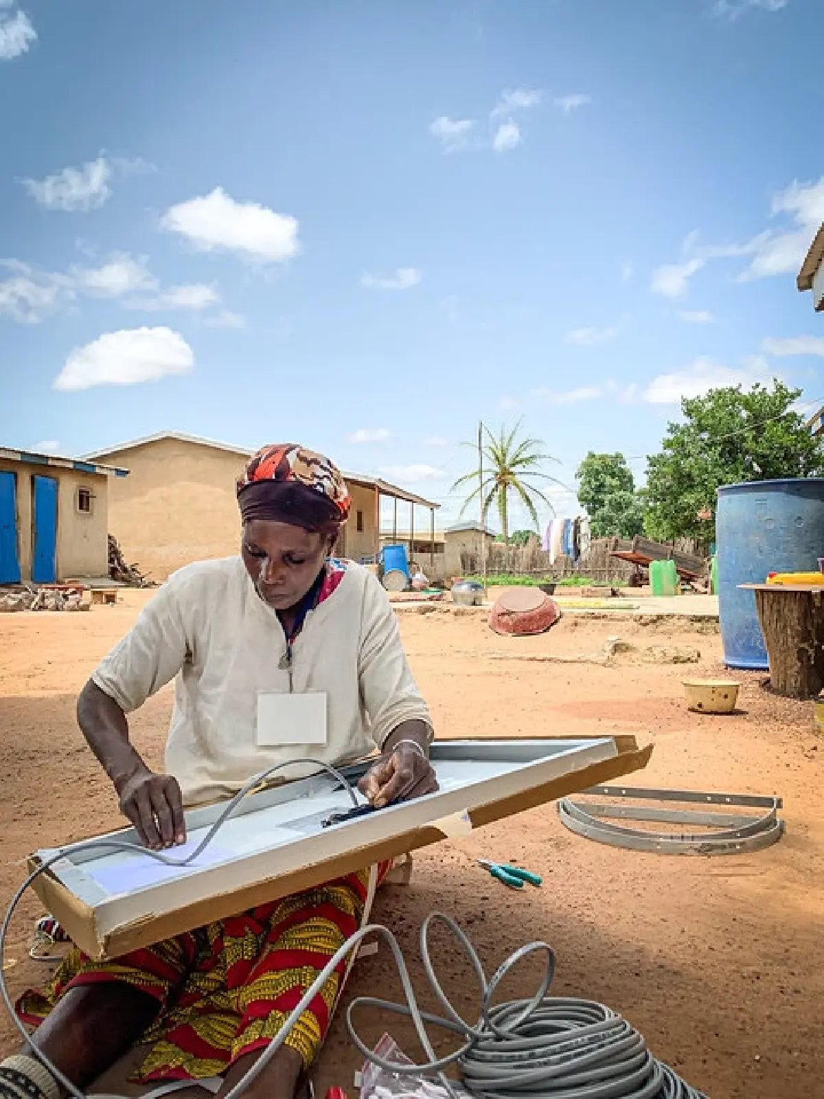 ‘Solar Mamas’ ช่างไฟฟ้าหญิง ผู้นำแสงสว่างจากโซลาร์เซลล์สู่ชุมชนห่างไกล