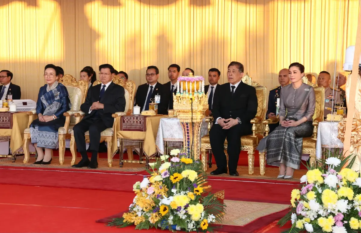 'ในหลวง-พระราชินี' เสด็จฯ เปิดสะพานมิตรภาพไทย-ลาว แห่งที่ 5 จังหวัดบึงกาฬ