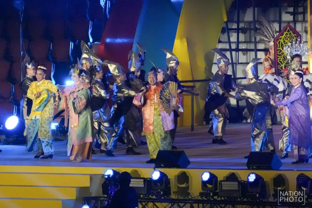 ชมภาพ พิธีปิดซีเกมส์ 2025 ไทยครองเจ้าเหรียญทอง - มาเลเซียรับไม้ต่อเจ้าภาพปี 2027