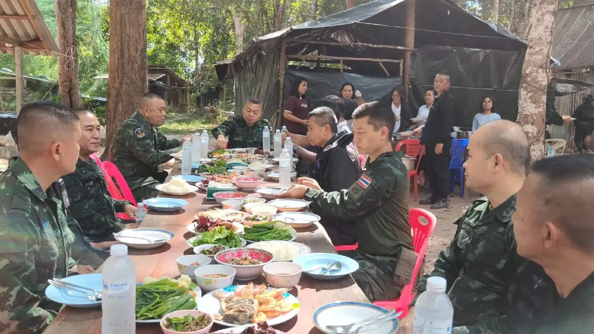 'แม่ทัพกุ้ง' ลงพื้นที่ช่องบก ปลุกขวัญกำลังในทหารแนวหน้า