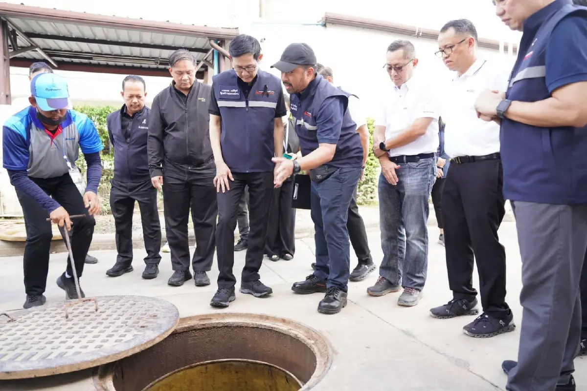 'อรรถพล' ตรวจคุณภาพน้ำมันในปั๊มหลังน้ำลด พร้อมช่วยเหลือผู้ประสบภัยใน จ.สงขลา