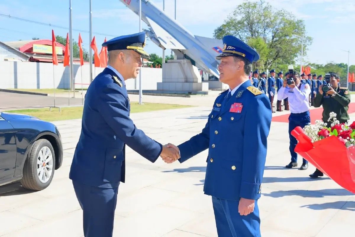 ผบ.ทอ. เยือนกองทัพอากาศลาว กระชับความสัมพันธ์ขยายความร่วมมือ