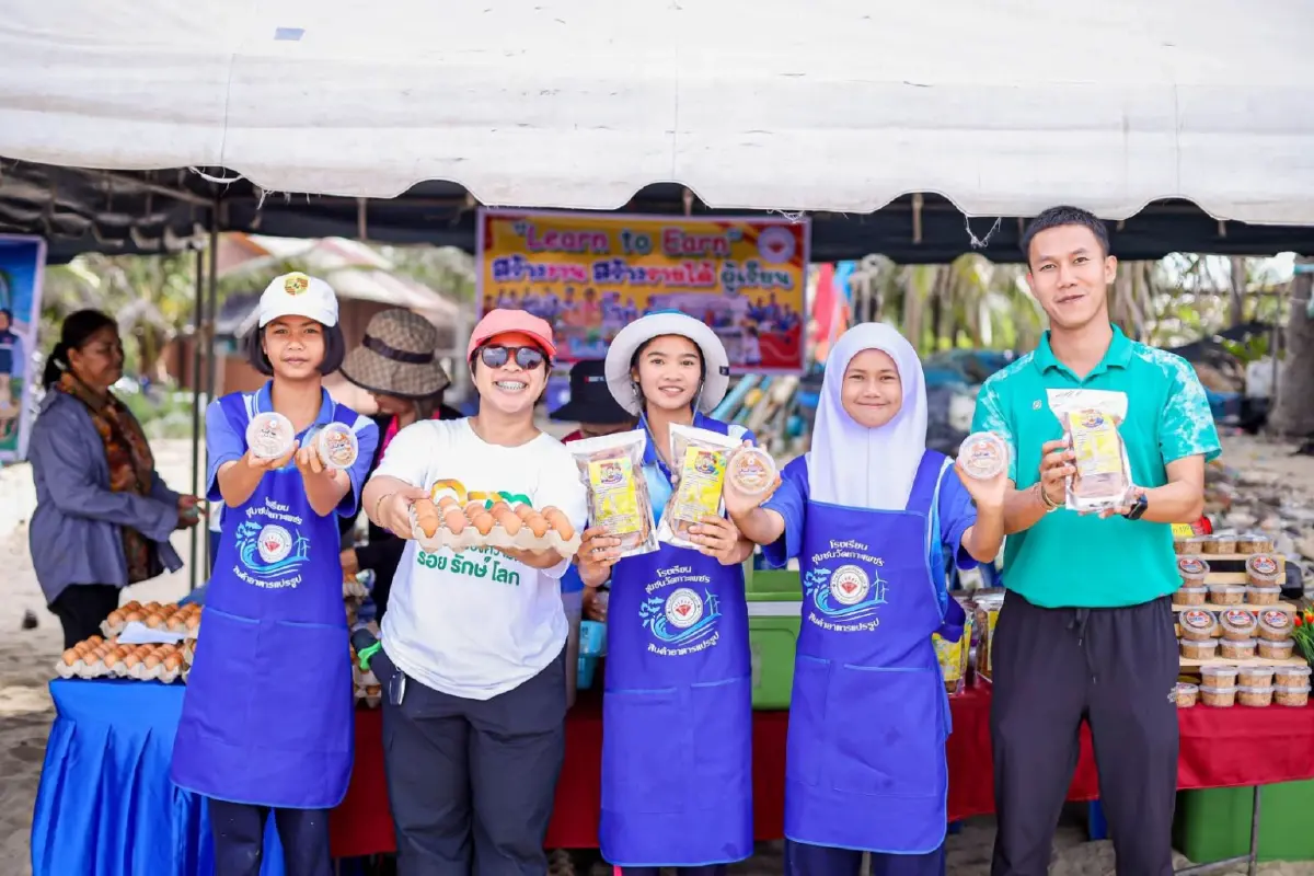 เปลี่ยนเอเลี่ยนตัวป่วน สู่เมนูอร่อย ข้าวตังปลาหย็อง ‘YOUNG ตัง’