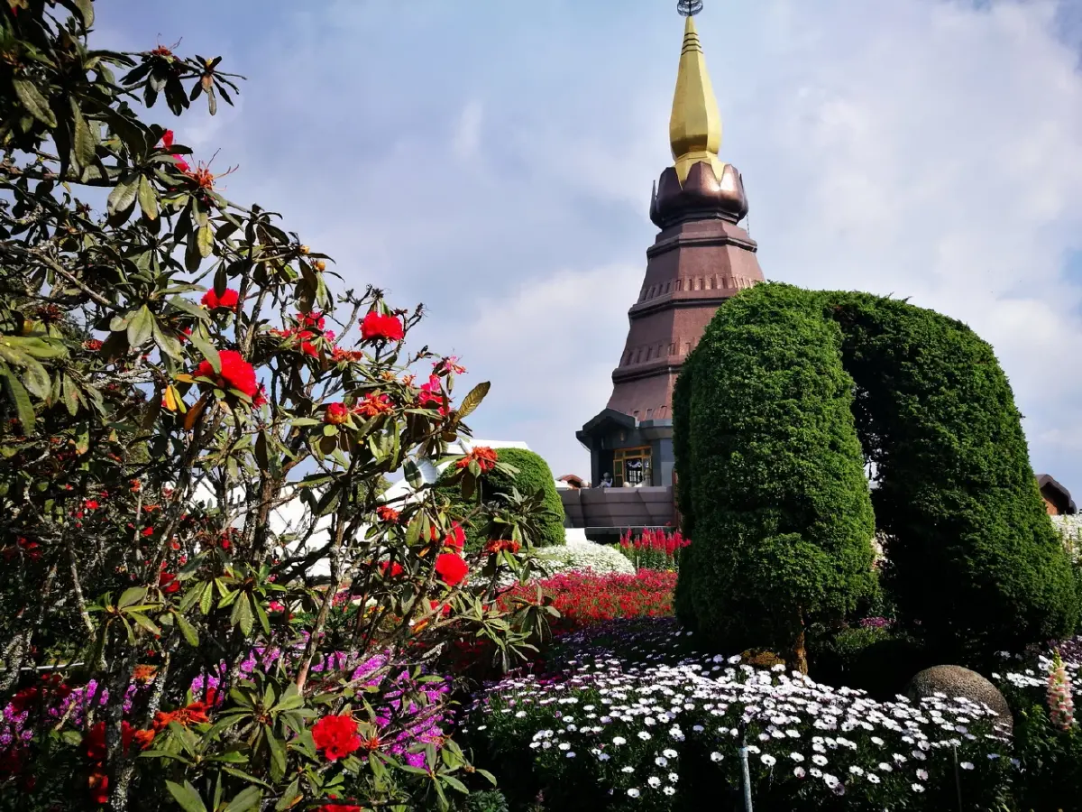 อินทนนท์...ด้วยพระบารมีคุ้มฟ้า