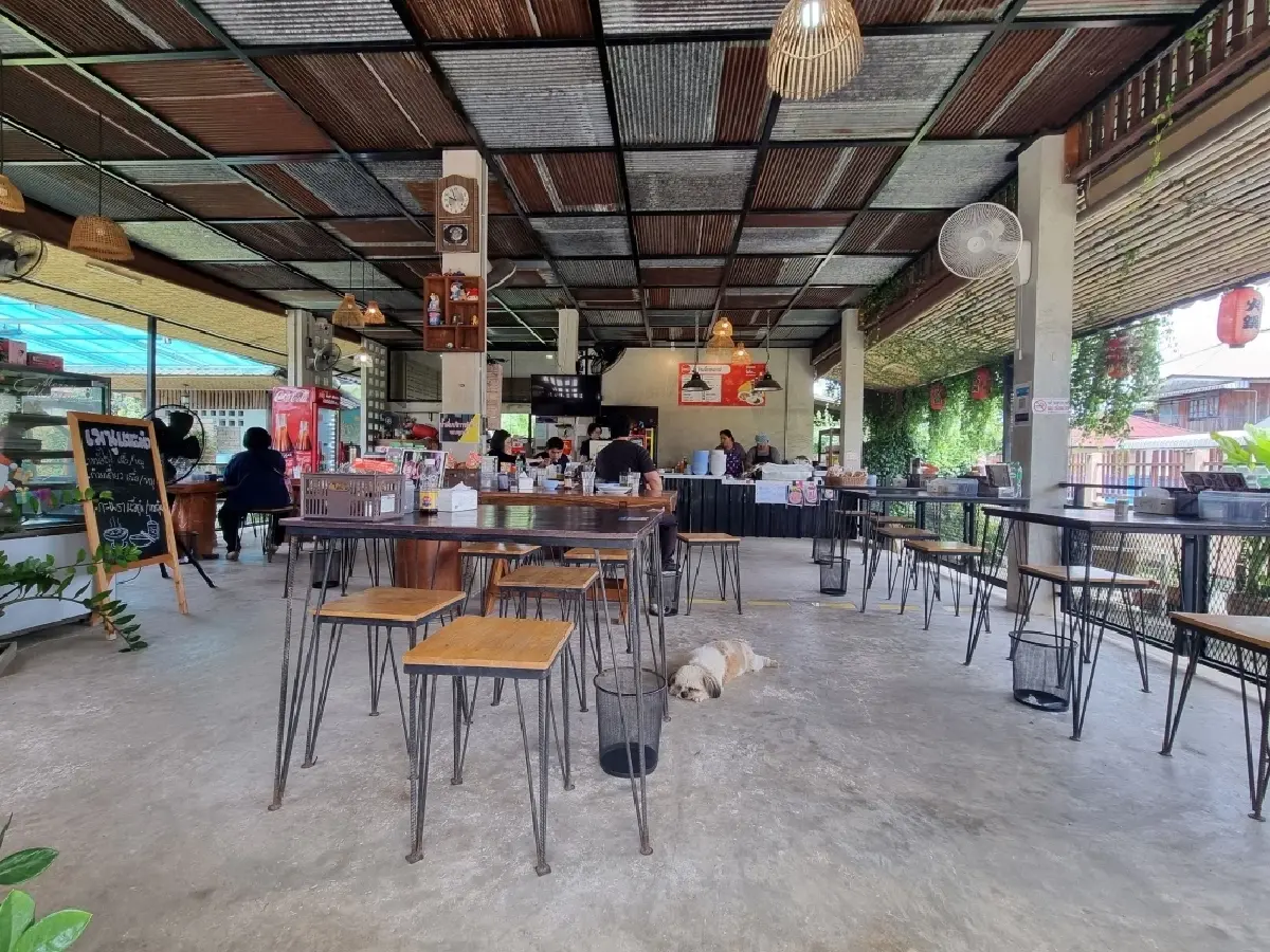 ไปกินเนื้อตุ๋นคาเฟ่ by โอเล่ มือกีตาร์วง ETC ที่ อ.แม่จัน