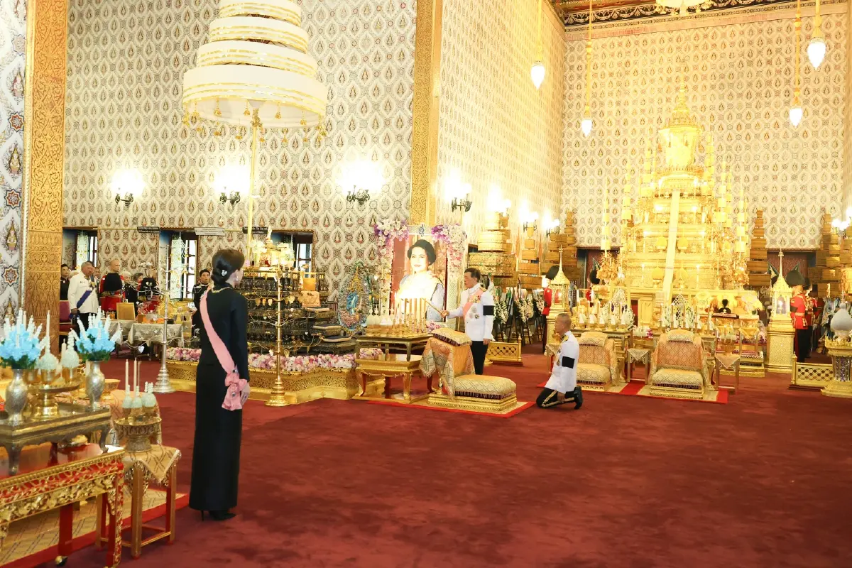 ในหลวง-พระราชินี เสด็จฯ ทรงบำเพ็ญพระราชกุศลปัญญาสมวาร ถวายพระบรมศพ พระพันปีหลวง