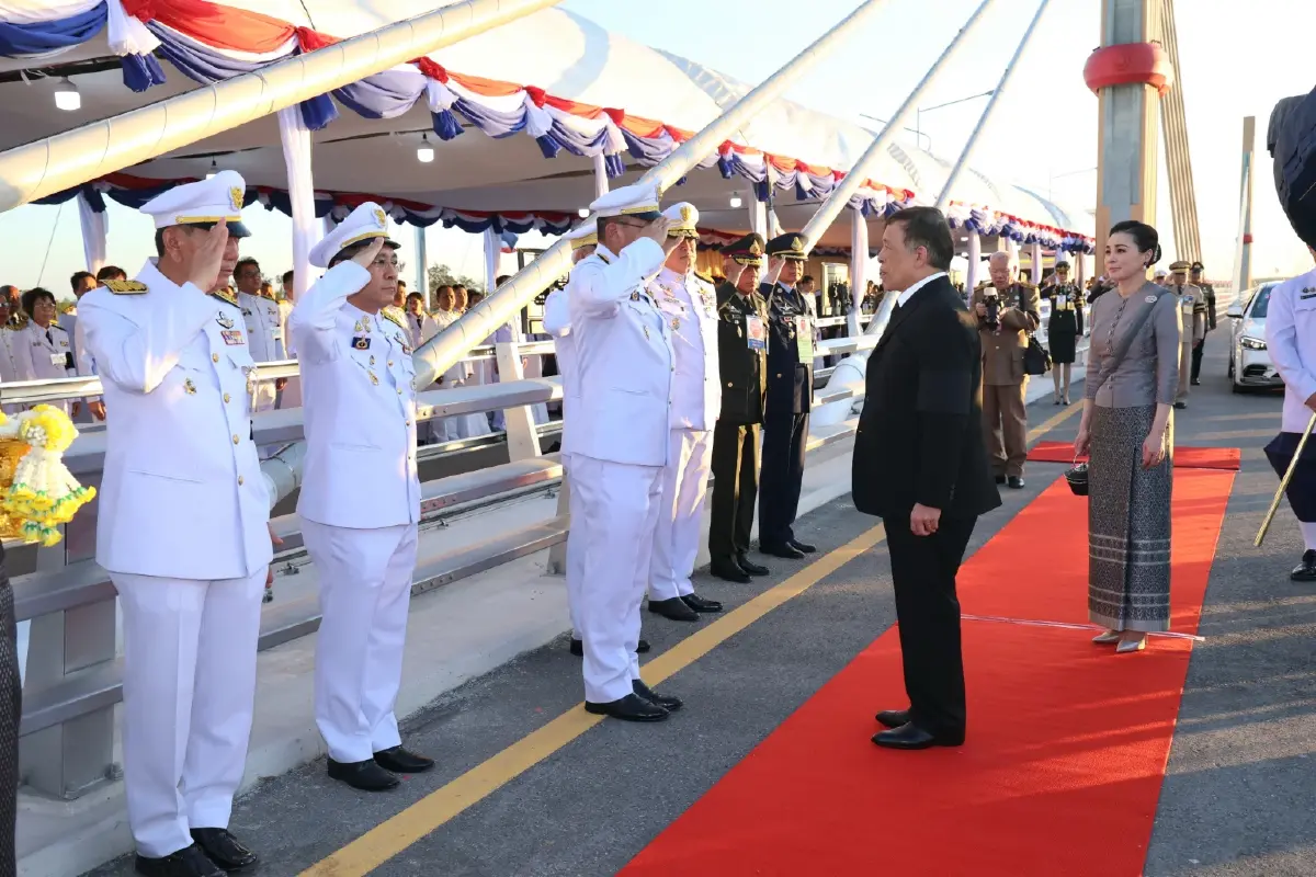 'ในหลวง-พระราชินี' เสด็จฯ เปิดสะพานมิตรภาพไทย-ลาว แห่งที่ 5 จังหวัดบึงกาฬ