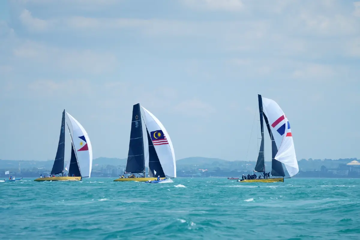 พระราชินี วางกลยุทธ์เฉียบ พาเรือใบไทยขึ้นที่ 1 ลุ้นชิงทองพรุ่งนี้