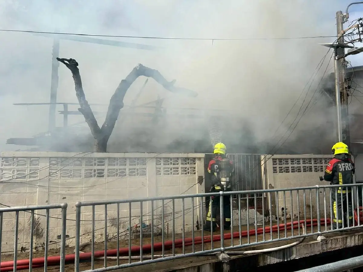 ด่วน ไฟไหม้บ้านไม้ ปลูกติดกัน ซอยประชาราษฎร์บำเพ็ญ 2 เขตดินแดง