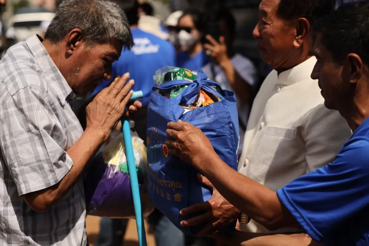 TOA เร่งฟื้นฟู รพ.หาดใหญ่ ส่ง 'ทีโอเอ อาสา – วิศวกร' ผนึกกำลังทหาร ปูพรมแจกถุงยังชีพ
