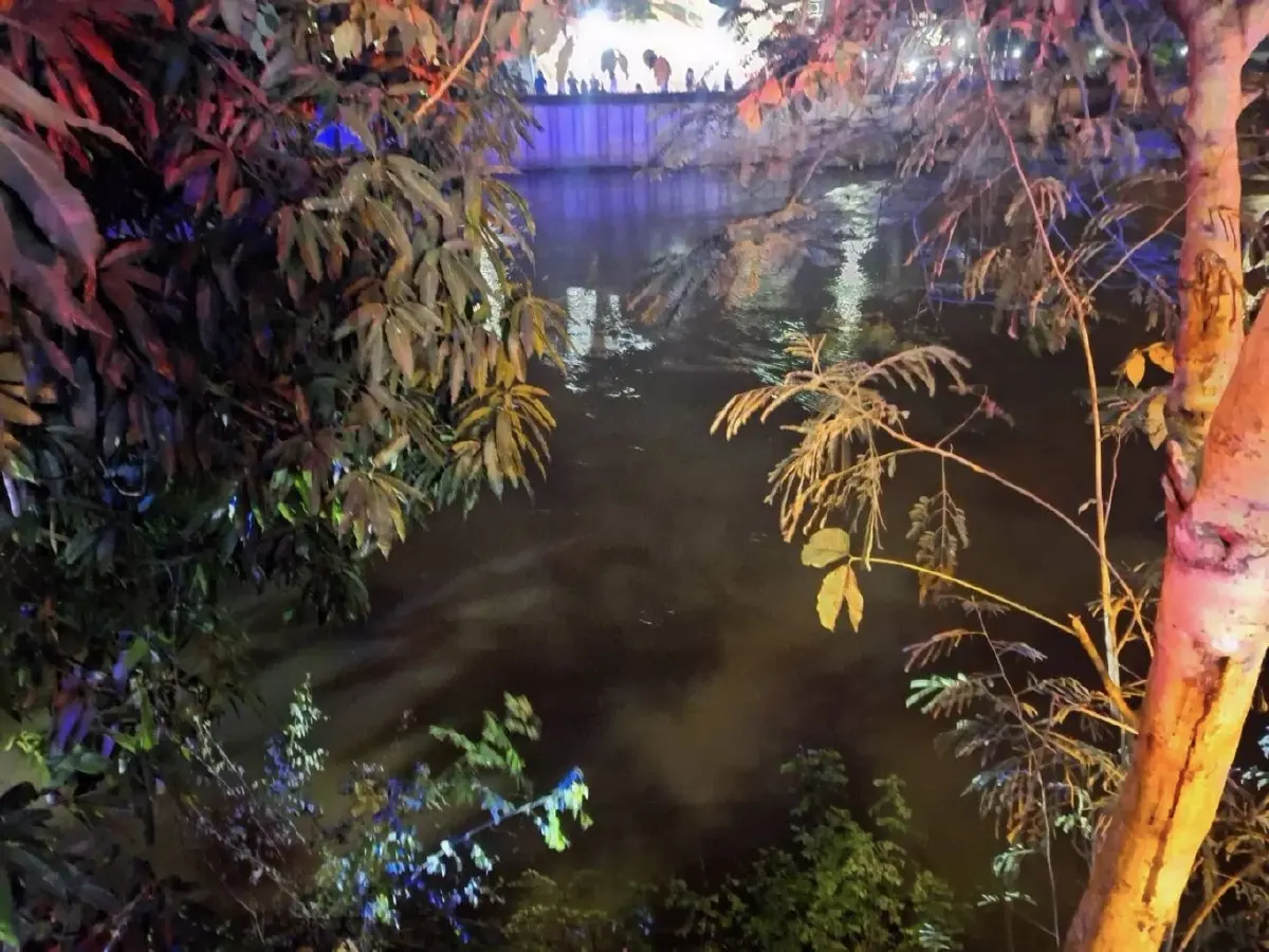 กระบะมรณะ พุ่งลงคลอง 13 ปทุมธานี จมน้ำดับ 3 สูญหาย 3 เร่งงมหาอีก