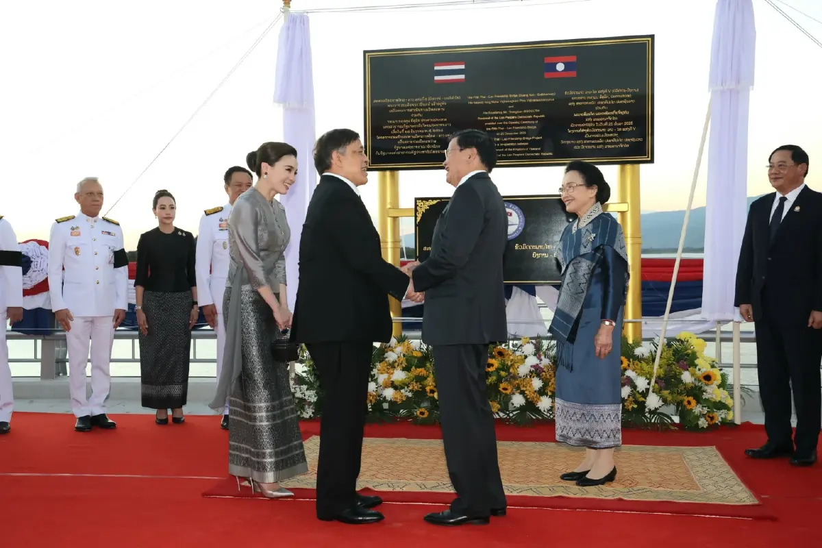 'ในหลวง-พระราชินี' เสด็จฯ เปิดสะพานมิตรภาพไทย-ลาว แห่งที่ 5 จังหวัดบึงกาฬ
